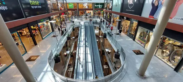 Puerto Del Rosario, İspanya, 16 Şubat 2024: İspanya 'daki Fuerteventura, Kanarya Adaları' ndaki Puerto del Rosario 'daki Centro Ticaret Alışveriş Merkezi' nin yüksek açılı görüntüsü