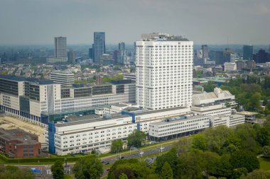 Rotterdam, Hollanda, 90 Mayıs 2024: Rotterdam 'daki Erasmus MC hastanesine yüksek açı