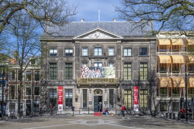 Lahey, Hollanda, 19 Nisan 2025: Hollanda, Lahey 'deki Lange Voorhout' taki Saray Müzesinde Escher 'in görüntüsü