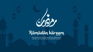 Kaligrafi ile Ramazan Kareem tebrik kartı. İslami arka plan, cami silueti ve asılı fener süslemesi