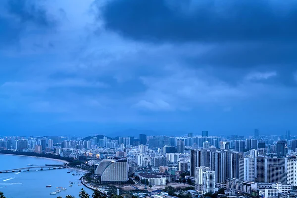 海南三亚海滨城市夜景鸟瞰图 — 图库照片