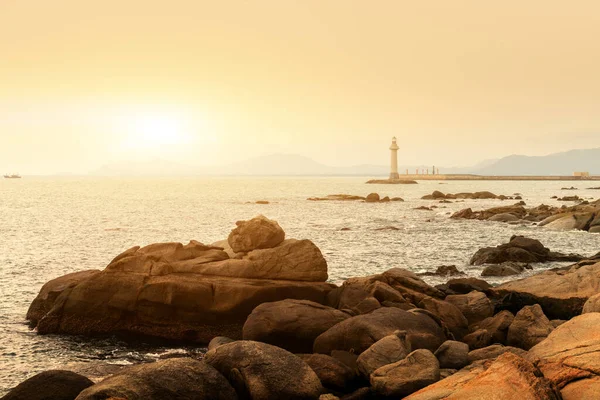 Alacakaranlıkta Deniz Feneri Resif Sanya Hainan Çin — Stok fotoğraf