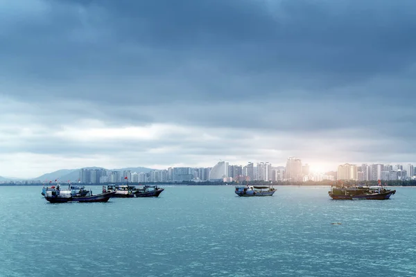 中国海南三亚风景区城市海岸线 — 图库照片