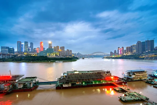 Chongqing Αρχιτεκτονικό Τοπίο Και Ποτάμια Και Τον Ουρανό Νύχτα — Φωτογραφία Αρχείου