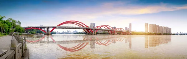 Moderno Ponte Arancione Attraversa Fiume Liu Liuzhou Cina — Foto Stock