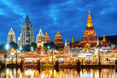 Xishuangbanna 'daki ünlü Shwedagon Pagoda, Yunnan, Çin.