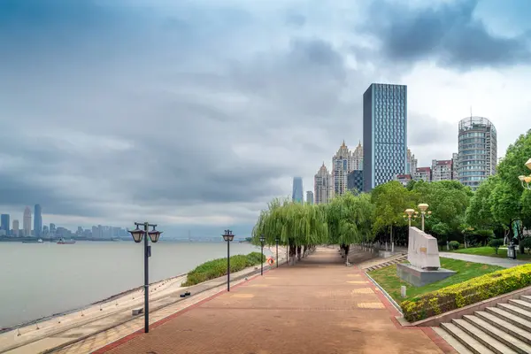 양쯔강과 고층빌딩 — 스톡 사진