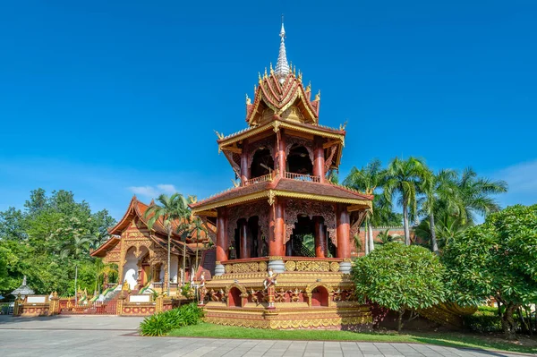 Güzel binalar eski tapınaklarda Xishuangbanna, Yunnan, Çin.