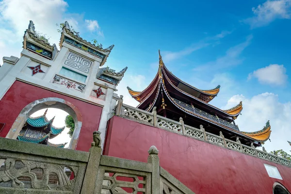 Yueyang의 Yueyang Yueyang 중국의 3개의 중요한 구조물 유명한 경치가 아름다운 로열티 프리 스톡 이미지