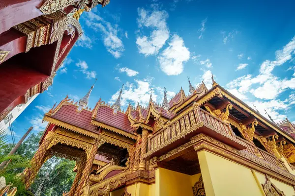 Güzel binalar eski tapınaklarda Xishuangbanna, Yunnan, Çin.