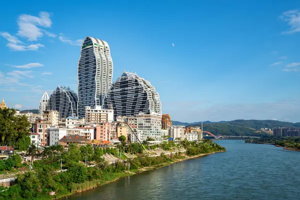 Rio Lancang Edifícios Ambos Lados Paisagem Urbana Xishuangbanna Yunnan China — Fotografia de Stock