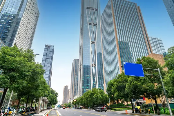 Edifícios Altos Cidade Carros Alta Velocidade Paisagem Urbana Changsha China Fotos De Bancos De Imagens