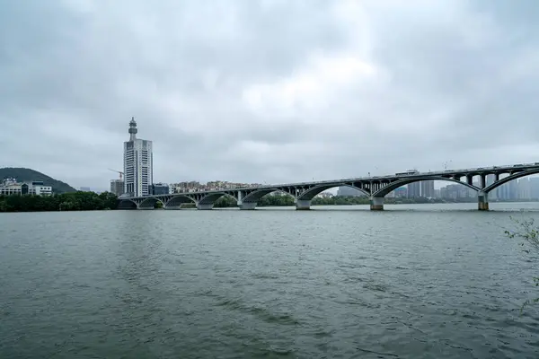 Orange Island Köprüsü Şehir Merkezini Orange Island Changsha Çin Bağlıyor Telifsiz Stok Imajlar