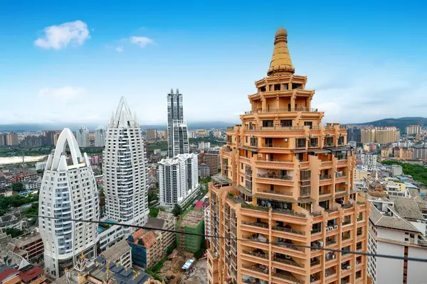 中国雲南省西南バナナにある東南アジアスタイルの建築 ロイヤリティフリーのストック画像