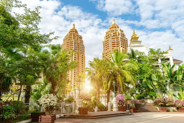 中国雲南省西南バナナにある東南アジアスタイルの建築 ストック画像