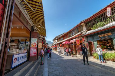 DALI, ÇİN - 18 Ekim 2023: Dali, Çin 'de antik şehir. Dali, 8-9. yüzyıllarda Nanzhao 'nun antik başkenti ve Dali Krallığı ile Çin' in başlıca seyahat merkezidir..