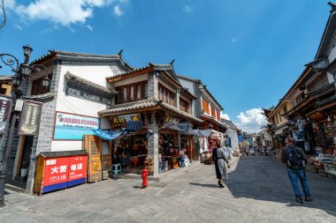 DALI, ÇİN - 18 Ekim 2023: Dali, Çin 'de antik şehir. Dali, 8-9. yüzyıllarda Nanzhao 'nun antik başkenti ve Dali Krallığı ile Çin' in başlıca seyahat merkezidir..