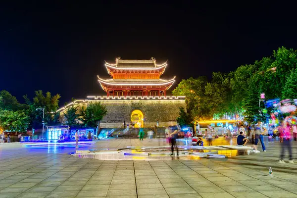 Kunming China Octubre 2023 Vista Plaza Jinbi Caballo Oro Arco Imágenes De Stock Sin Royalties Gratis