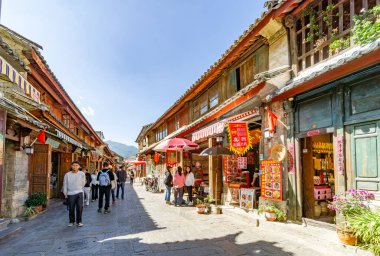 DALI, ÇİN - 18 Ekim 2023: Dali, Çin 'de antik şehir. Dali, 8-9. yüzyıllarda Nanzhao 'nun antik başkenti ve Dali Krallığı ile Çin' in başlıca seyahat merkezidir..