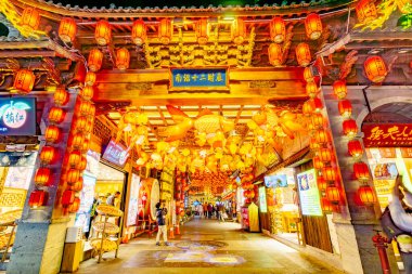 DALI, ÇİN - 18 Ekim 2023: Dali, Çin 'de antik şehir. Dali, 8-9. yüzyıllarda Nanzhao 'nun antik başkenti ve Dali Krallığı ile Çin' in başlıca seyahat merkezidir..