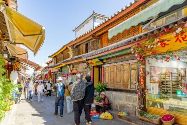 DALI, ÇİN - 18 Ekim 2023: Dali, Çin 'de antik şehir. Dali, 8-9. yüzyıllarda Nanzhao 'nun antik başkenti ve Dali Krallığı ile Çin' in başlıca seyahat merkezidir..