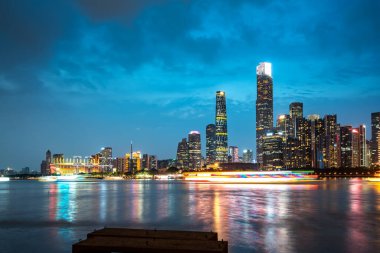 Modern kentsel gece görünümü, Pearl River New City, Guangzhou, Çin