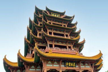 Wuhan, Çin - 13 Eylül 2023: Sarı Turna Kulesi (Huanghe Lou) Wuhan 'da bulunan geleneksel Çin kulesi