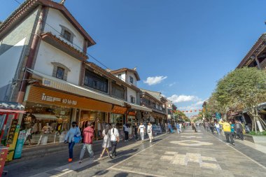 Kunming Çin, 17 Ekim 2023: Guandu Antik Şehir Merkezi Kunming Caddesi