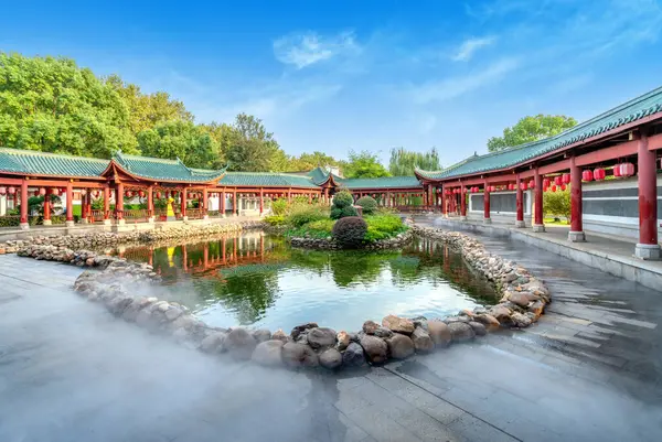 Yueyang Tower Park, Yueyang, Çin 'de Çin tarzı tarihi bir bina..