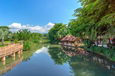 Xishuangbanna 'da Dai tarzı mimari, Yunnan, Çin.