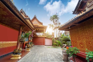 Güzel binalar eski tapınaklarda Xishuangbanna, Yunnan, Çin.