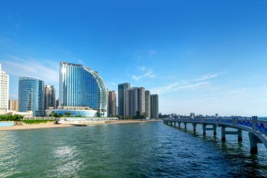 Beihai, Çin deniz ve şehir manzarası