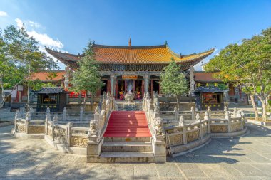 Kunming Çin, 17 Ekim 2023: Kunming şehrinin Guandu bölgesinde yer alan Miaozhan Tapınağı, ilk olarak 1290 yılında inşa edilmiştir.