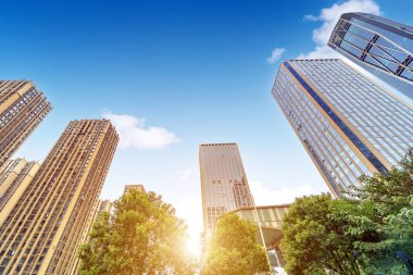 Changsha, Çin 'deki gökdelenlerin alçak açılı görüntüsü.