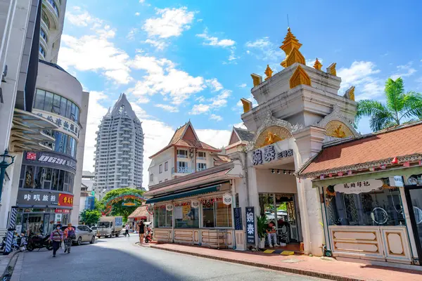 stock image Xishuangbanna, CHINA-OCTOBER 28,2023: A captivating blend of traditional and modern architecture.