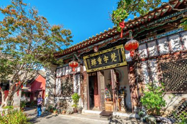 Kunming Çin, 17 Ekim 2023: Kunming şehrinin Guandu bölgesinde yer alan Miaozhan Tapınağı, ilk olarak 1290 yılında inşa edilmiştir.