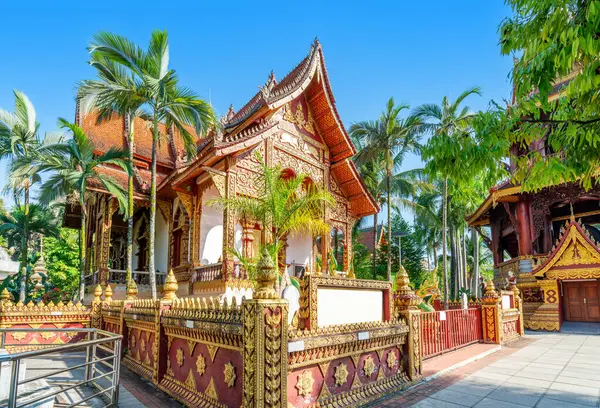 buddha ve Budist xishuangbanna, Çin sarayında bir rakam