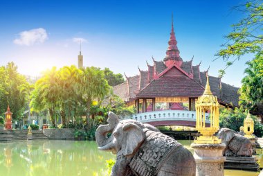 Xishuangbanna 'da Dai tarzı mimari, Yunnan, Çin.