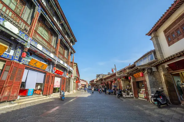 Yunnan, Çin - 26 Ekim 2024: Tarihi Eskiler Şehri, Yi etnik grubunun 2000 yılı aşkın bir geçmişi olan bir toplantı yeridir..