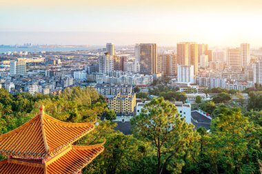 Çin 'in Fangchenggang' ı Guangxi 'deki bir sahil şehrinin yüksek açılı çekimi..