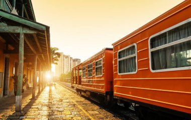 Yunnan Nakliye İstasyonu. Bu demiryolu 1915 yılında inşa edildi ve Çin 'in ilk özel demiryolu oldu..