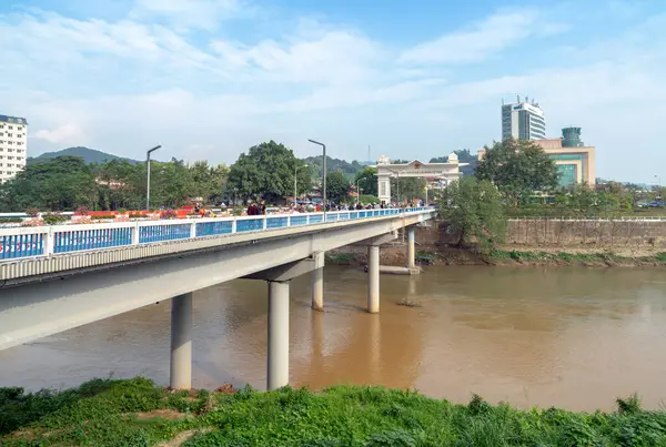 Yunnan, Çin, 8 Novembe 2024: Çin-Vietnam HEKOU Giriş Limanı