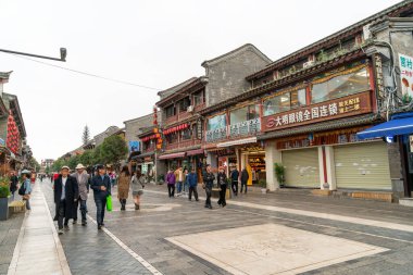 Kunming Çin, 23 Ekim 2024: Guandu Antik Şehir Merkezi Kunming Caddesi
