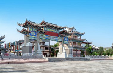 Mengzi Pirinç Şehrine giriş, Yunnan, Çin.