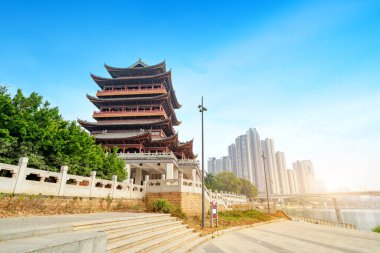 Changyou Pavyonu, Yong Nehri kıyısında tarihi bir yer Nanning, Guangxi, Çin.