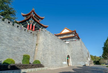 Qujing, Yunnan, Çin 'deki antik şehir kapısı.