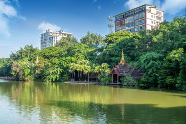 Manting Park, Xishuangbanna, Yunnan, Çin 'deki Dai Kralının imparatorluk bahçesidir..