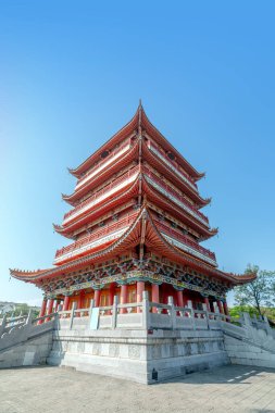 Mengzi Yi halkının yaşadığı küçük Nisu kasabasındaki köşkler, Yunnan, Çin 'de..