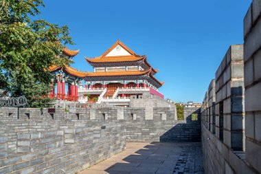 Qujing, Yunnan, Çin 'deki antik şehir kapısı.