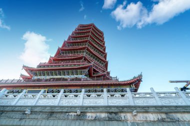 Jingning Pagoda, Çin 'in Qujing kentinde yer alan kültürel manzaraların sergilendiği tarihi bir binadır..
